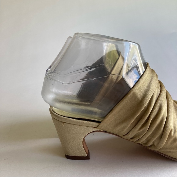 Larry Stuart Collection Gold Elastic Fabric Heeled Mules size 8 - Picture 4 of 15